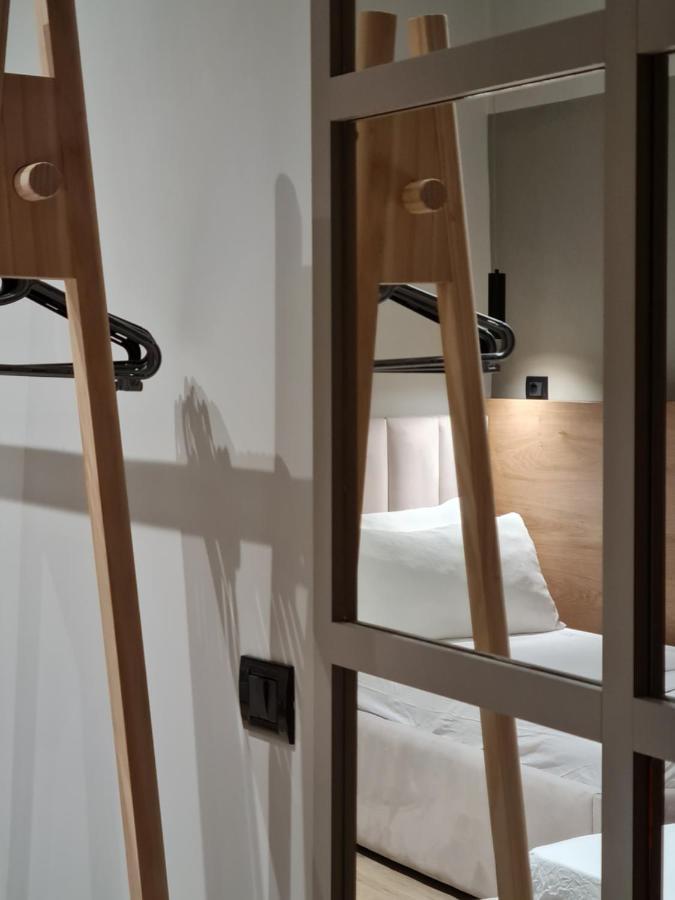 Tam Serviced Studio Apartment Myslym Shyri No1 티라나 외부 사진