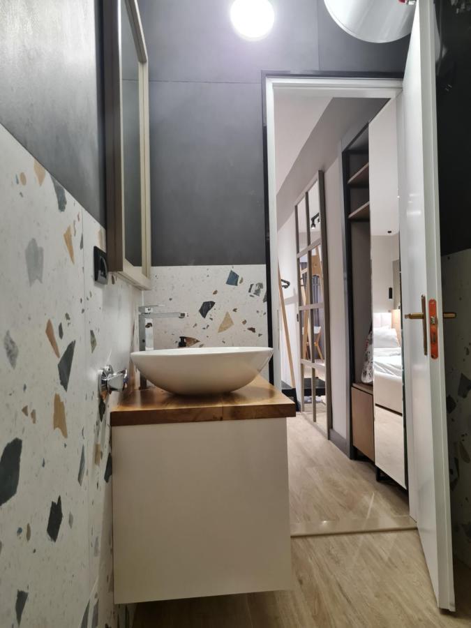 Tam Serviced Studio Apartment Myslym Shyri No1 티라나 외부 사진