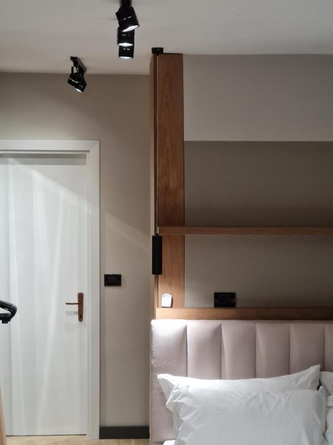 Tam Serviced Studio Apartment Myslym Shyri No1 티라나 외부 사진