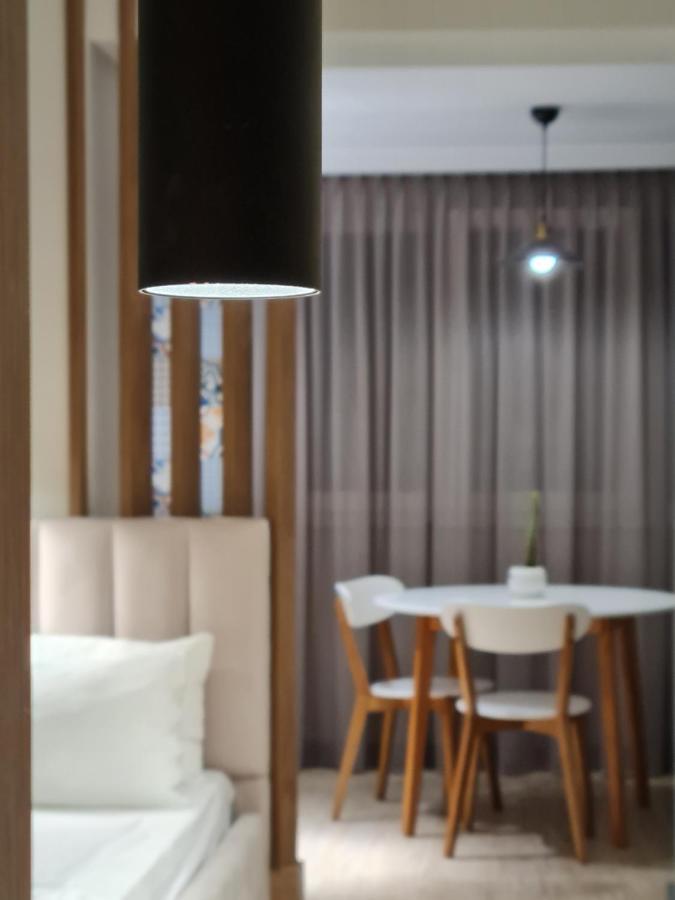 Tam Serviced Studio Apartment Myslym Shyri No1 티라나 외부 사진